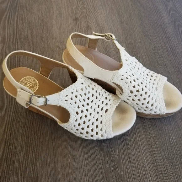 SO Taffy Wedge Heels - Picture 2 of 14